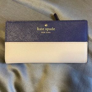 Like new, perfect condition leather Kate Spade wallet!